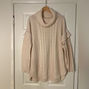 Sweater/poncho cream turtleneck
